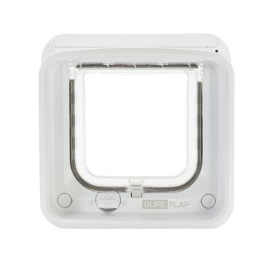 Hvit SureFlap Microchip Cat Door Connect katteluke sett forfra